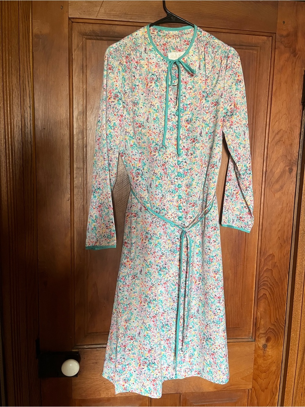 Vintage Floral Tie-Neck Long Sleeve Dress in Mint Trim